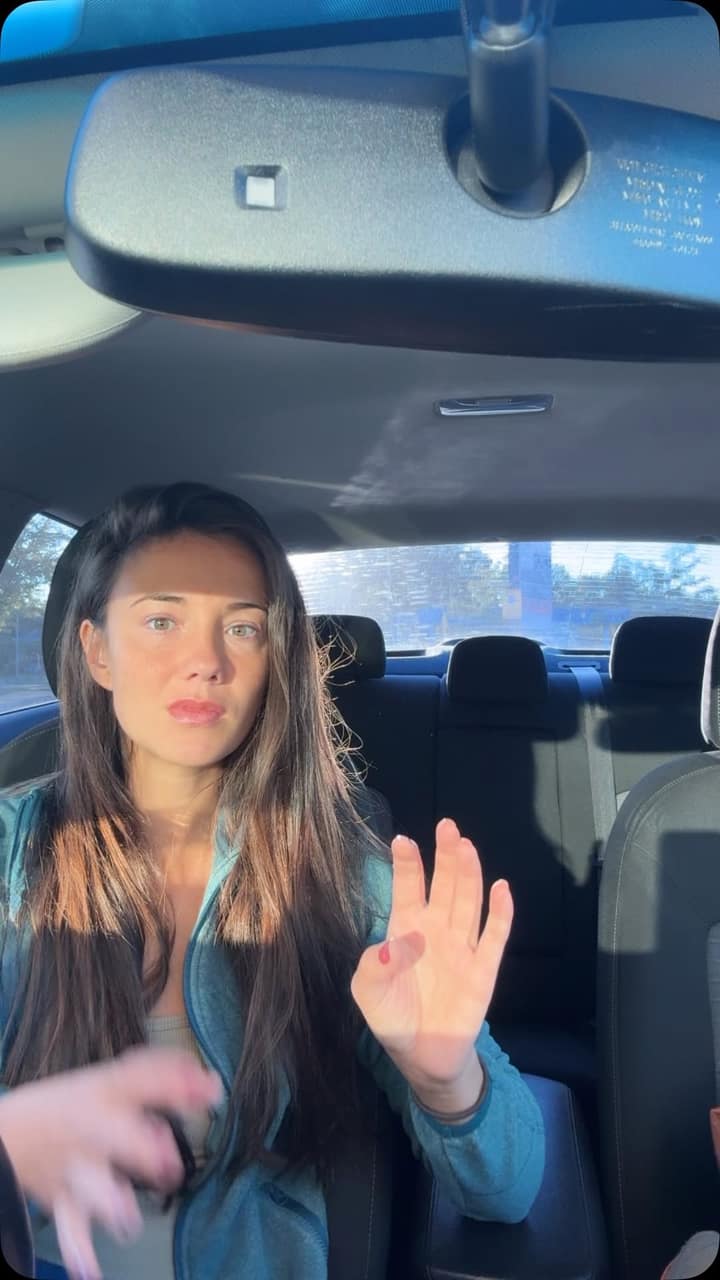 Trois mots, un cœur rouge : Alexandra Stellini signe le mantra le plus court de ton feed