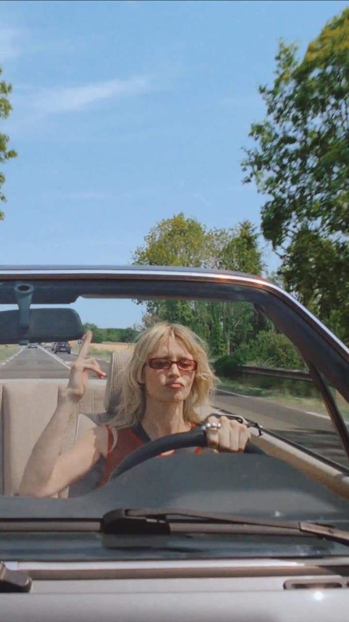 INSTINCT Tour : Angèle sonde sa gang pour savoir où on va la voir