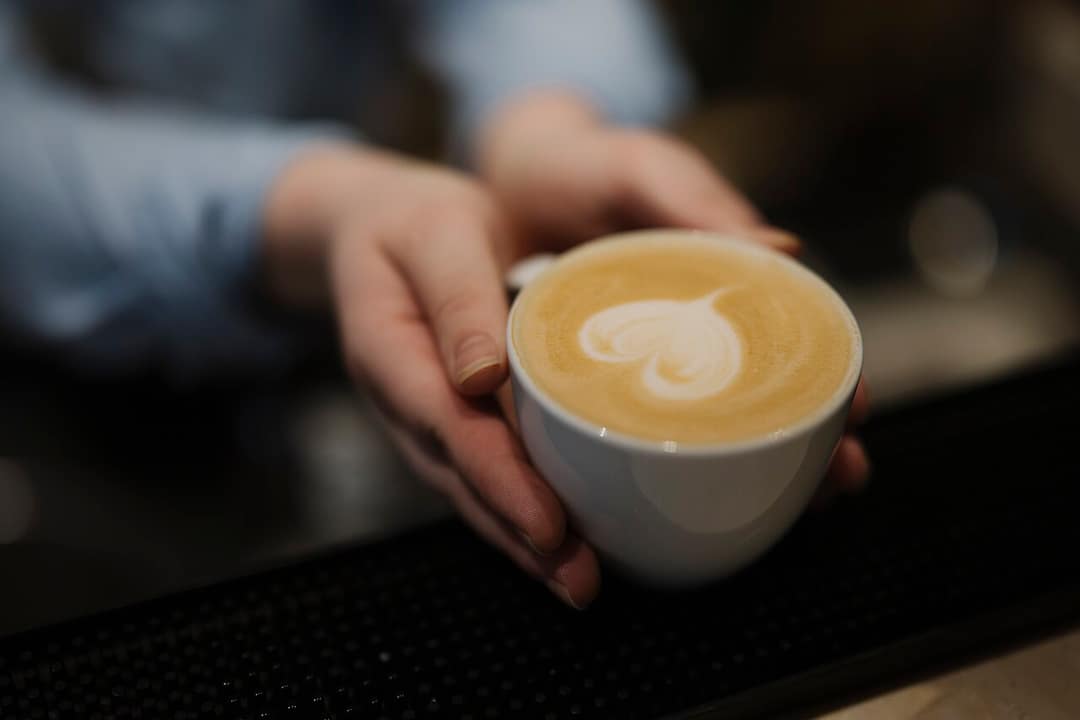 Les cafés de torréfaction du Vieux-Québec : ta tournée réconfortante entre les pavés