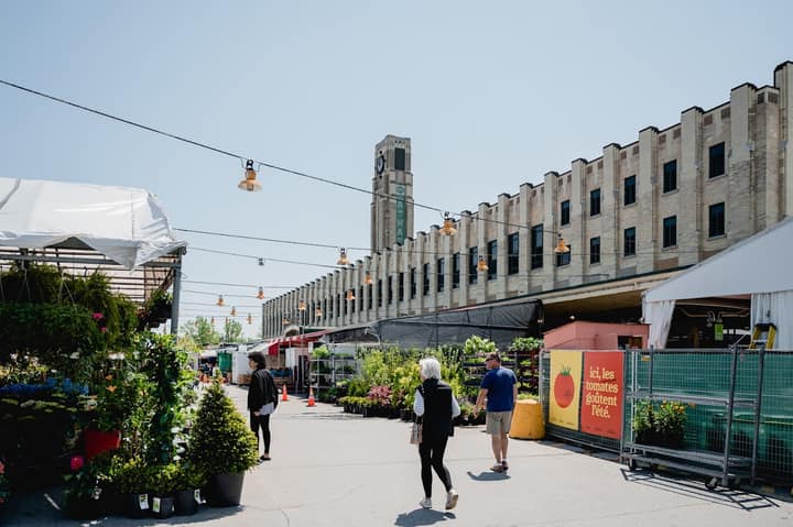 Ce condo à deux étages avec terrasse sur le toit près d'Atwater fait jaser