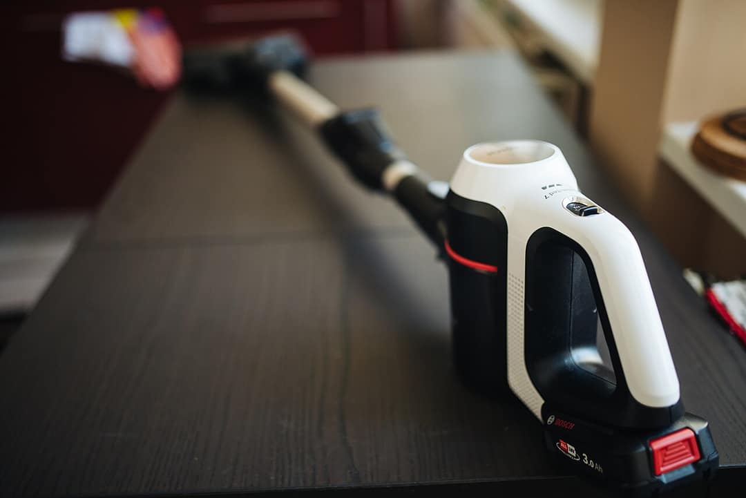 Cet aspirateur Dyson en rabais devient le meilleur ami de tous ceux qui déménagent cet été