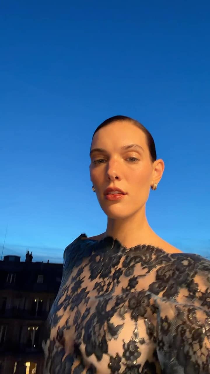 Charlotte Cardin raconte sa soirée YSL comme une scène de film