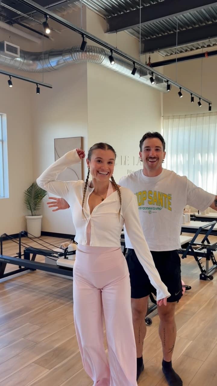 Claudie Mercier initie un gars au pilates et lui renvoie la balle direct