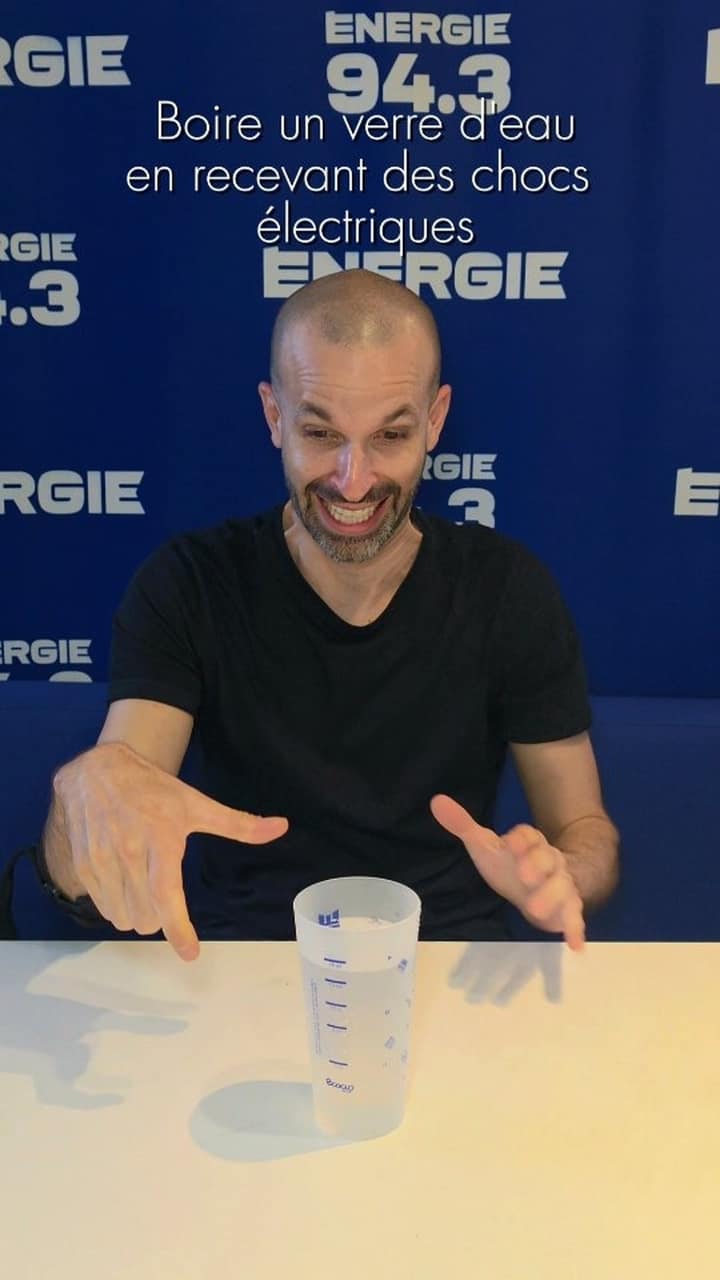 Dave Morgan boit un verre d'eau sous les chocs électriques et embarque toute sa gang