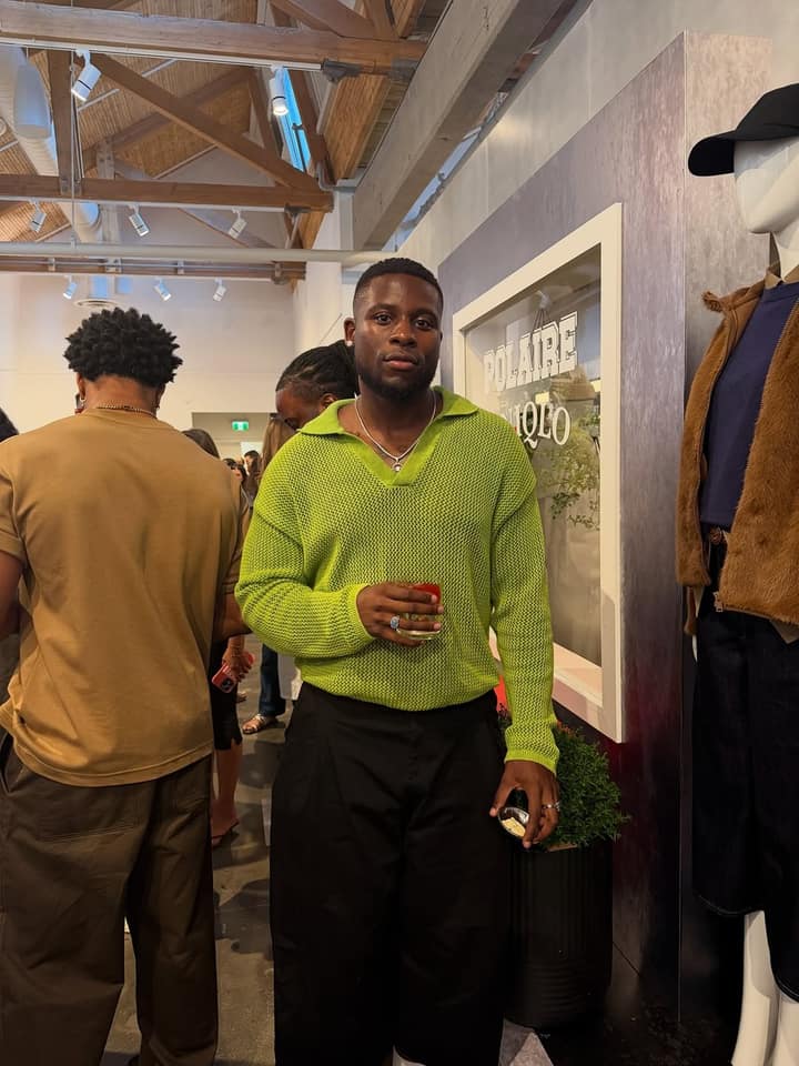 Johanel Ngoma habille sa saison froide chez Uniqlo et mise tout sur le basique qui se remarque