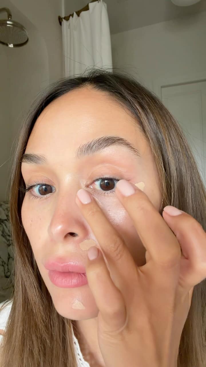 Julie-Anne Ho craque pour un correcteur Watier et promet déjà de le racheter
