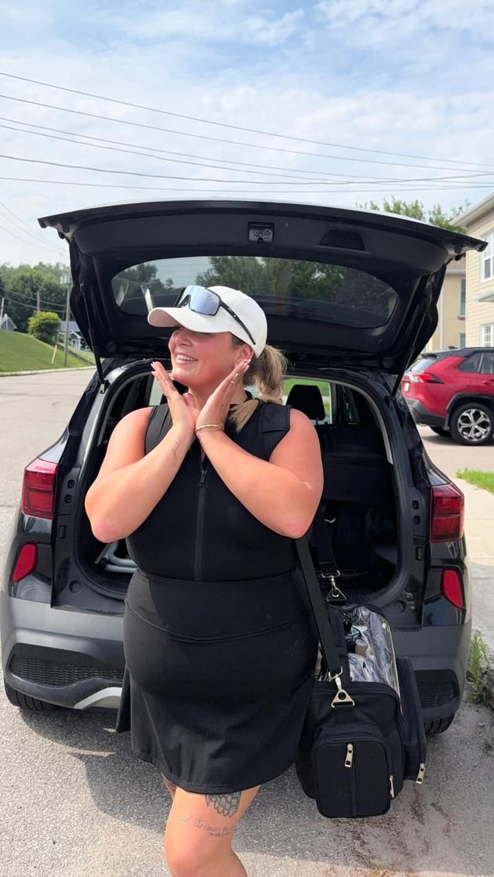 Julie Munger plante son studio sur une terrasse et signe son 8e mariage de la saison