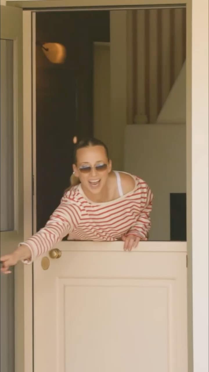 Karine Vanasse ouvre sa ferme des Cantons-de-l'Est et son foyer jaune rayé fait le show
