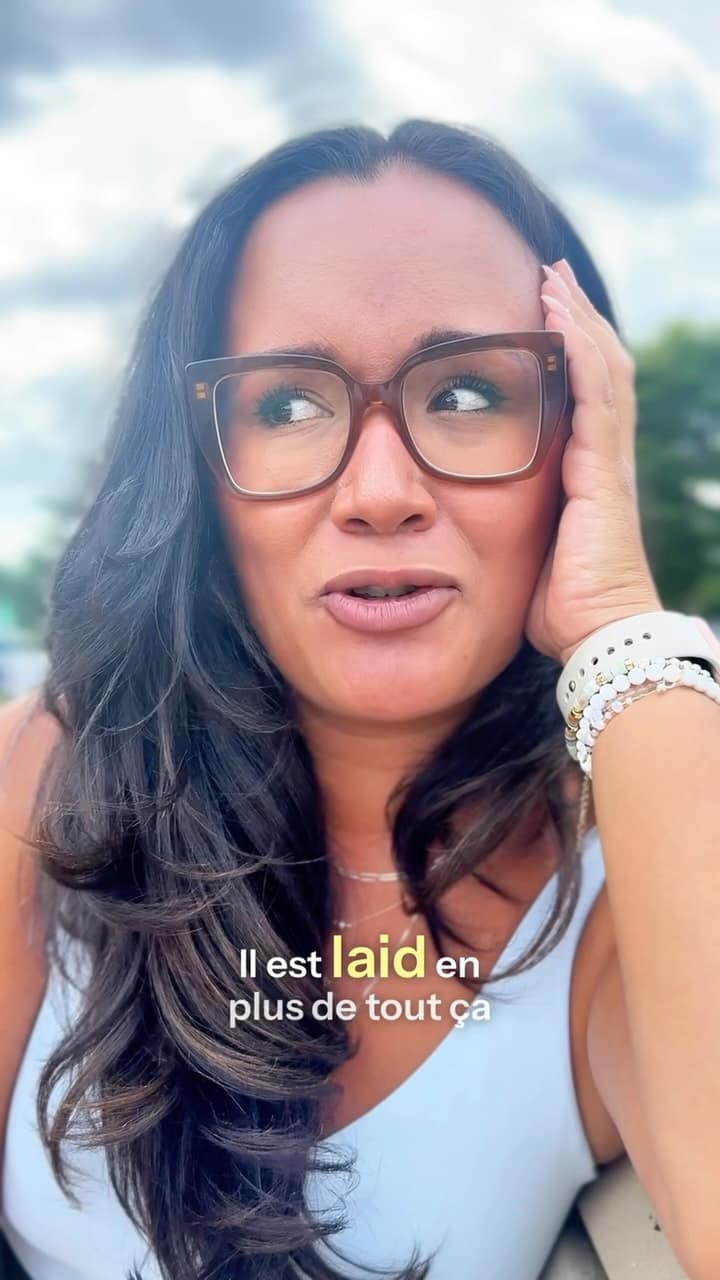 Kate Moya campe la mère au parc qui dit tout haut ce que les autres pensent tout bas