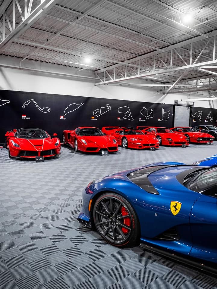 Une des plus grosses collections de Ferrari au Canada, c'est celle de Luc Poirier