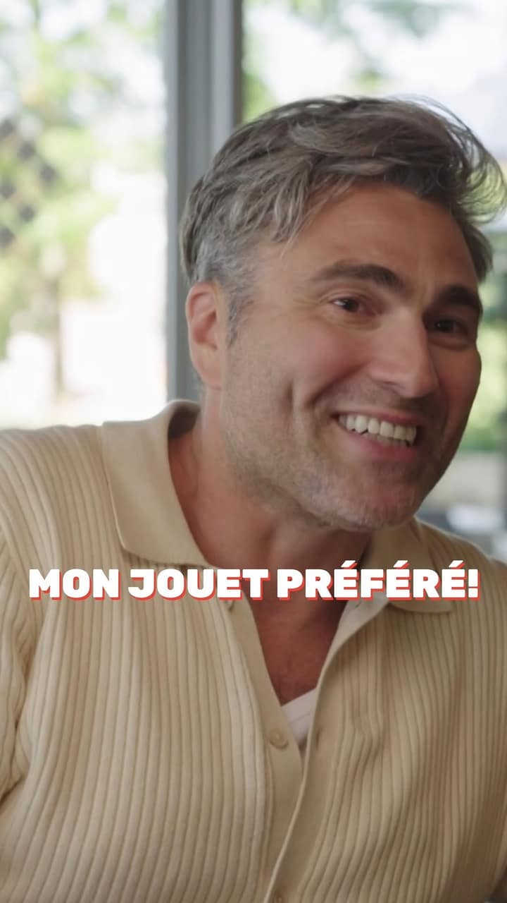 Mélanie Maynard colle une couronne et une licorne sur Simon Gouache avant sa révélation choc