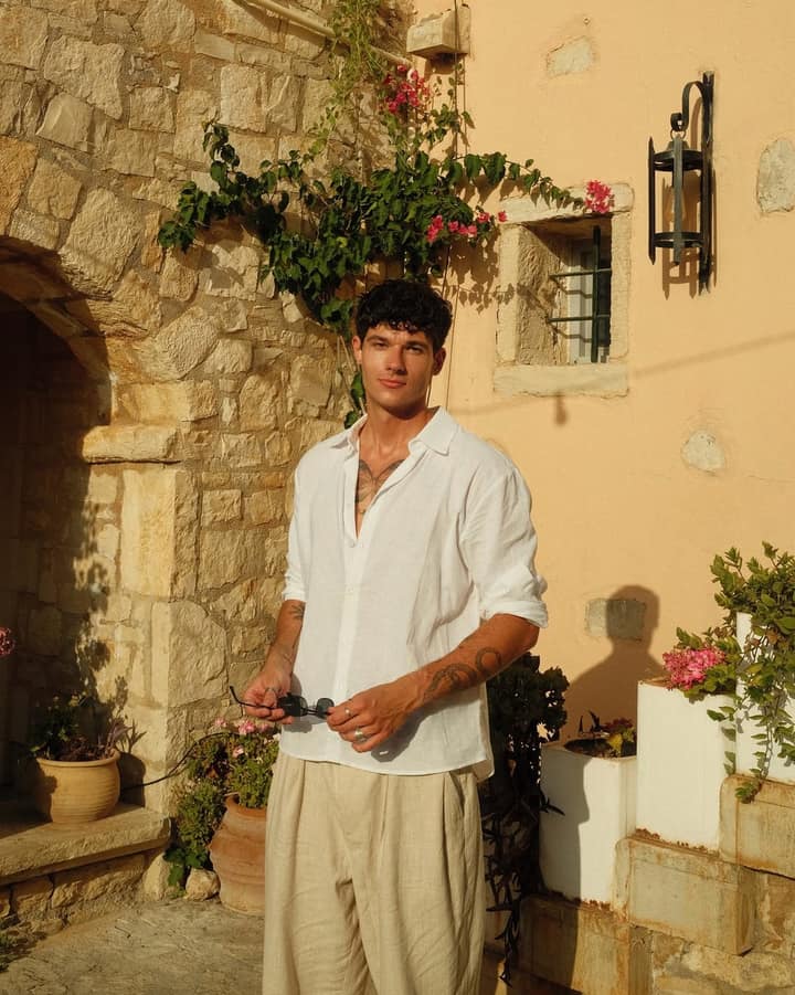 Michael Fortin fond au premier mariage de sa gang et range son mode boy de l'été
