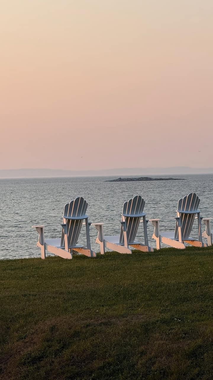 Renaud Blanchet pointe une chambre avec vue et te vend déjà tes prochaines vacances au Québec
