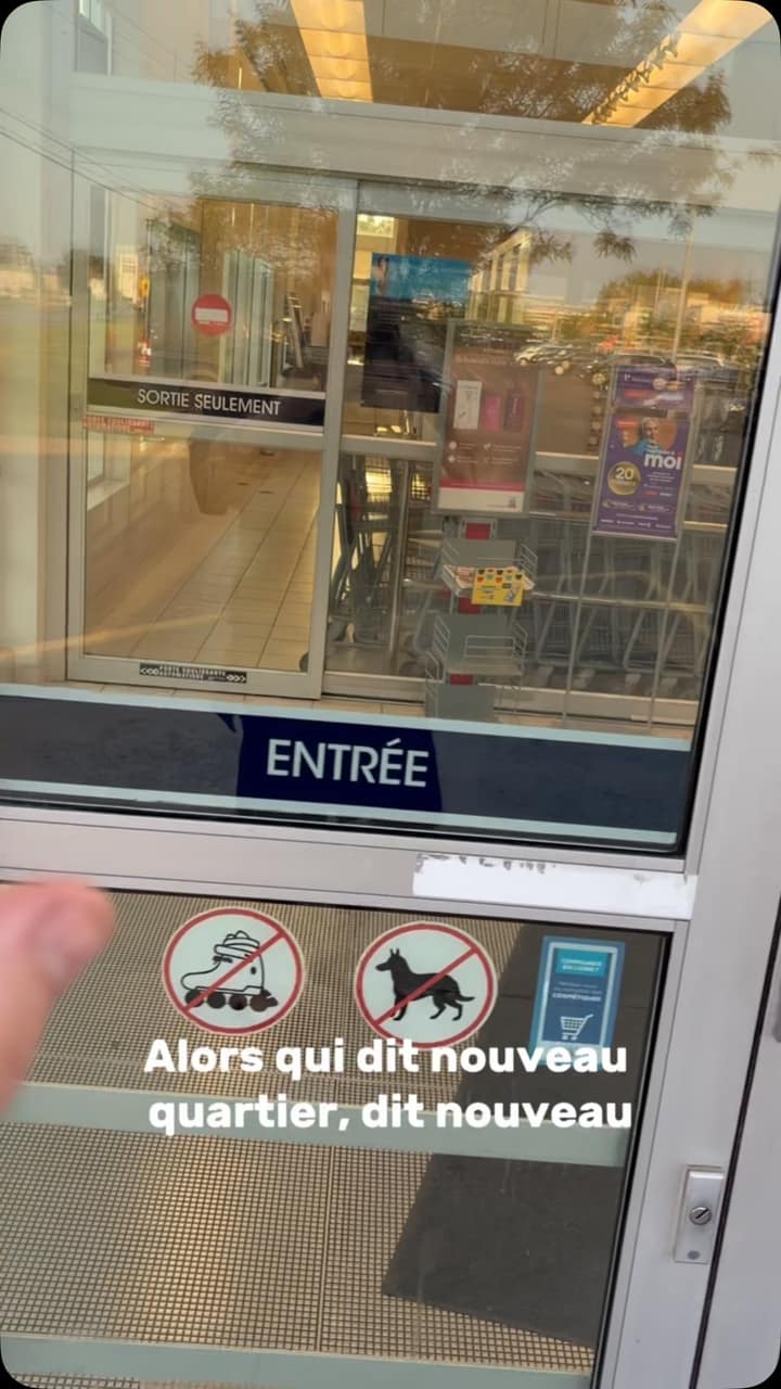 Rita Baga dégaine un look Fierté rouge de chez rouge et l'écran prend feu