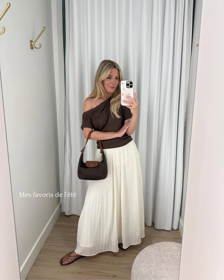 Sarah Couture sort sa liste de favoris de l'été et laisse ses fans cocher les cases avec elle