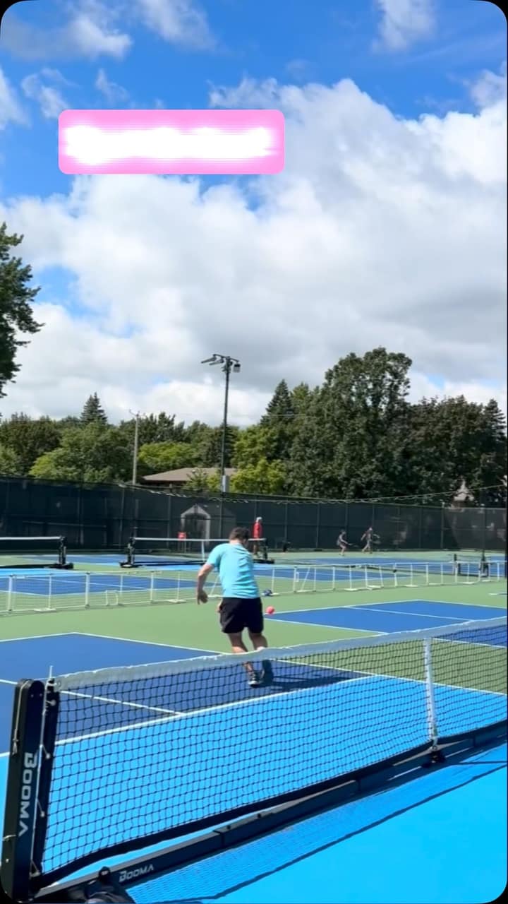 Sébastien Benoit transforme le pickleball en hymne : chaque coup, un clou dans le cercueil
