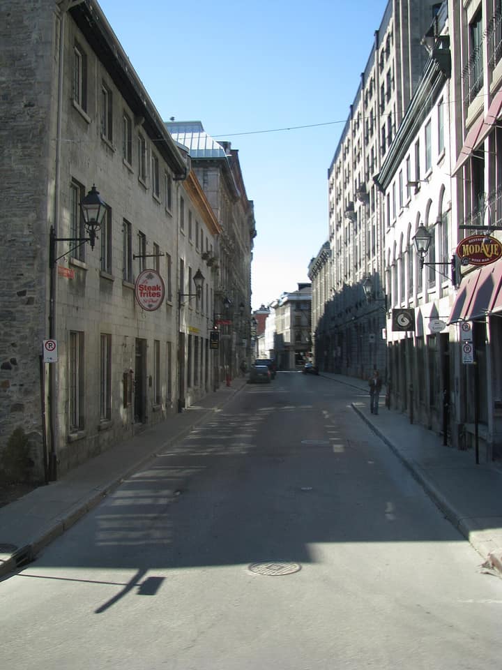 À pied dans le Vieux-Montréal, un guide pour lire la pierre et le patrimoine