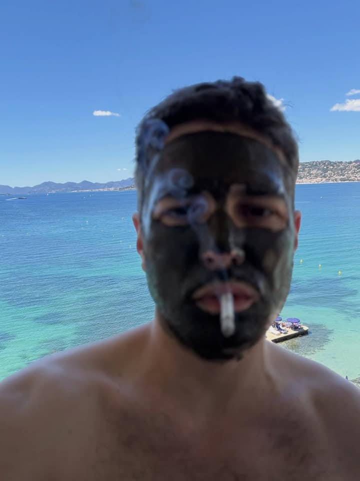 Xavier Dolan dégaine quatre emojis et un stylo : ça sent le nouveau chapitre